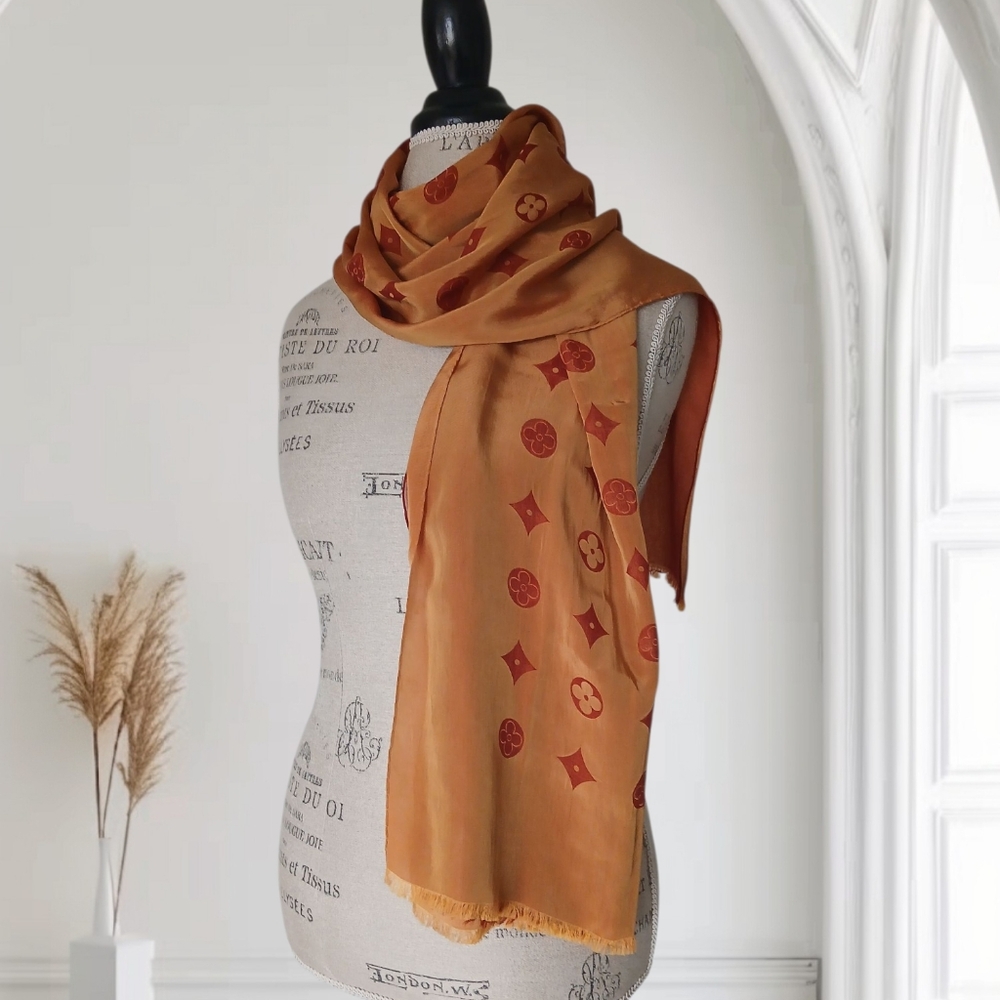 100% Authentic Reversible Louis Vuitton Acetate Silk Scarf Shawal.